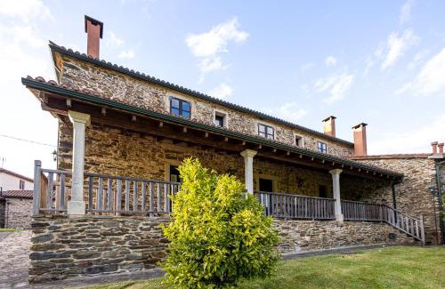 Arnego House | Experience Casa Don Benito: Pet Friendly & Family Ready