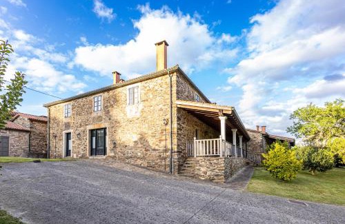 Arnego House | Experience Casa Don Benito: Pet Friendly & Family Ready