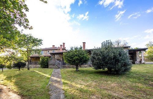 Arnego House | Experience Casa Don Benito: Pet Friendly & Family Ready