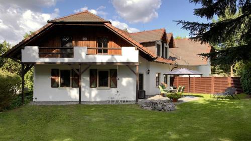 Neuzelle Apartment | Inviting Guest Apartment in Heidelandhaus Henzendorf