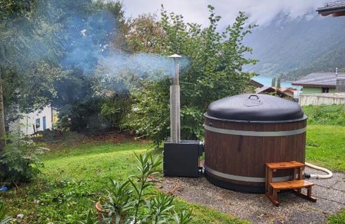 Brienz Apartment | Nature-Inspired Retreat by the Ocean for 4 Guests