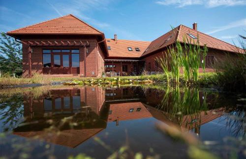 Alsoszolnok House | Relax at Naturpark Vendégház: Rated 9/10 with Spa Access
