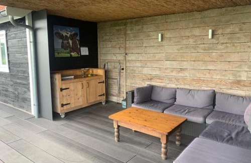 Gouderak Apartment | Tranquil Natuurhuisje Gouderak: Family-Friendly Retreat