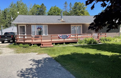 Naubinway House | Pet-Friendly Naubinway Basecamp: A Perfect Family Getaway