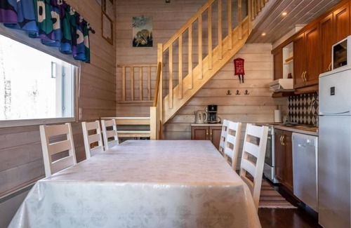Rautalampi House | Tranquil Naurisniemi with Lake Views and Spa Retreat