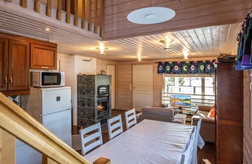 Rautalampi House | Tranquil Naurisniemi with Lake Views and Spa Retreat