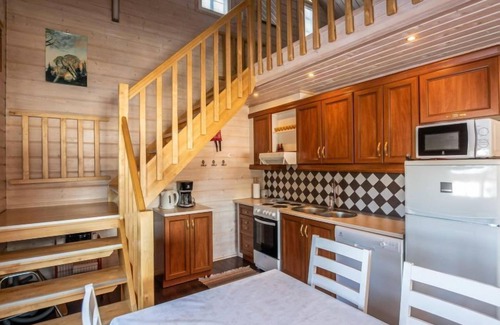 Rautalampi House | Tranquil Naurisniemi with Lake Views and Spa Retreat