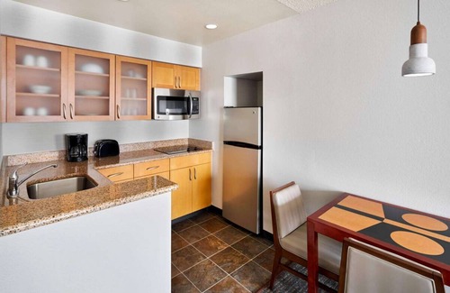 Parole Apartment | Discover Nautical Adventure in Annapolis Suites with Pets!