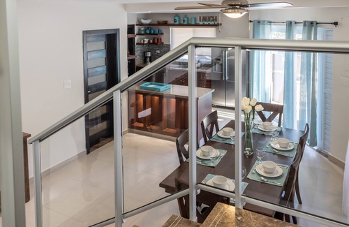 Reading House | Oceanfront Escape at Nautical Homes with Hot Tub & Free Wifi