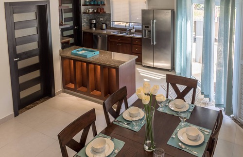Reading House | Oceanfront Escape at Nautical Homes with Hot Tub & Free Wifi