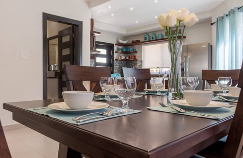 Reading House | Oceanfront Escape at Nautical Homes with Hot Tub & Free Wifi