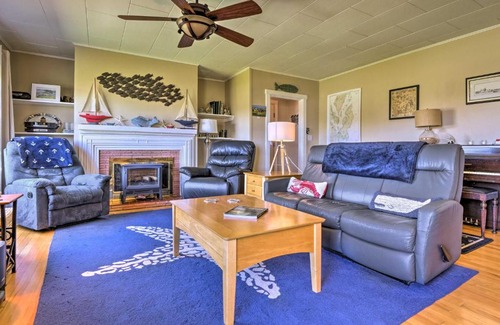 Lubec House | Inviting Nautical Lubec Cottage with Fire Pit & Grill
