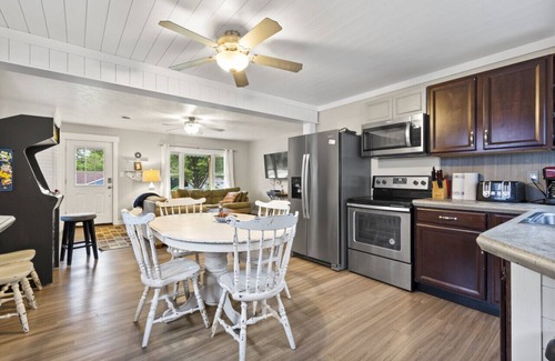 Lexington House | Impressive Remodeled 4BR Cottage with Hot Tub & Ocean View