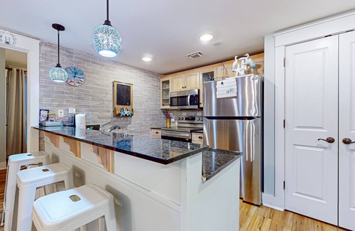 Baytowne Wharf House | Coastal Condo with Pool & Hot Tub Near Beach & Bay
