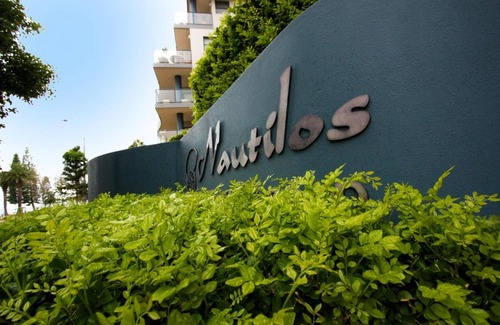Newcastle Apartment | Experience Nautilos On The Harbour with Pool & Breakfast