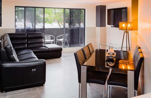 Newcastle Apartment | Experience Nautilos On The Harbour with Pool & Breakfast