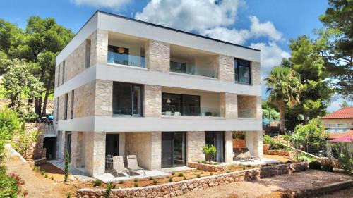 Zavala Apartment | Oceanfront Nautilus-Bay Suites with 10/10 Guest Rating