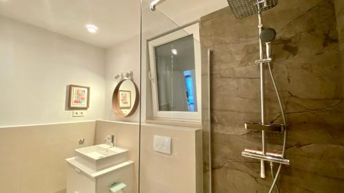 Zavala Apartment | Oceanfront Nautilus-Bay Suites with 10/10 Guest Rating