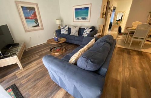 Bayview Apartment | Beachfront Nautilus Cottage with Hot Tub & Ocean Views