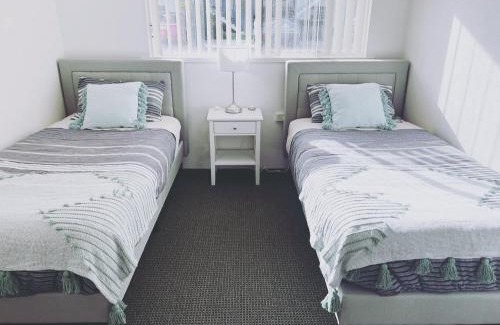 Merimbula Hotel | Elegant Nautilus Hamptons Beach Apartment in Merimbula