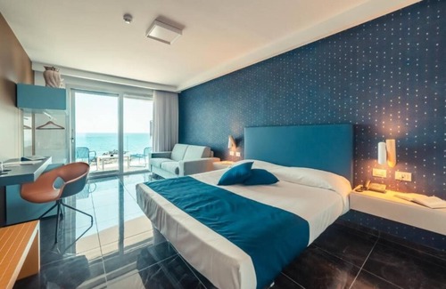 Giardini Naxos Hotel | Discover Nautilus Hotel: 4-Star Comfort with Family-Friendly Perks