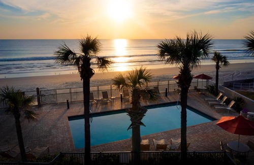 Daytona Beach Hotel | Relax at Nautilus Inn - Daytona Beach with Oceanfront Views