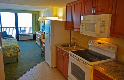 South Peninsula Historic District Hotel | Discover Nautilus Inn: Family-Friendly with Pool & Spa