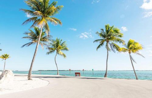 Cudjoe Key Villa | Oceanfront Retreat: Nautilus Cottage with Pool & Hot Tub
