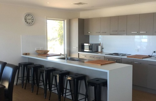 Muloowurtie House | Beachfront Bliss at Nautilus Sands - Family-Friendly Getaway