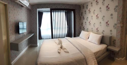 Rangsit Hotel | Discover Nava Grand: Family-Friendly Hotel with Pool Access