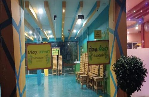 Sirkazhi Hotel | Cozy Navagiraga Resorts: Family-Friendly & Accessible Stay
