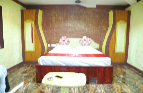 Sirkazhi Hotel | Cozy Navagiraga Resorts: Family-Friendly & Accessible Stay