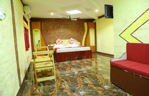 Sirkazhi Hotel | Cozy Navagiraga Resorts: Family-Friendly & Accessible Stay