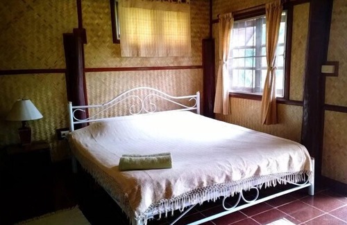 Mae Chaem Hotel | Relax at Navasoung Resort: Pool, Spa & Family-Friendly Stay