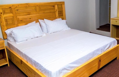 Gilgit Hotel | Budget-Friendly Stay at Naveed Tourist Inn with Breakfast