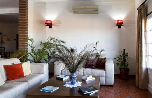 Alandroal Hotel | Discover Naveterra-Hotel Rural: Family-Friendly Escape