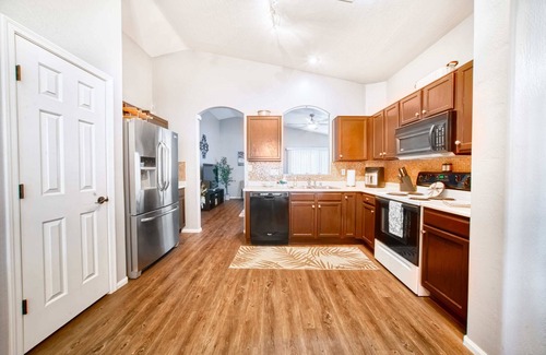 Cottonflower House | Navigate Stays 3B/2BA Home w/Pool & Prime Location