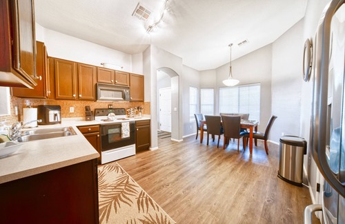 Cottonflower House | Navigate Stays 3B/2BA Home w/Pool & Prime Location