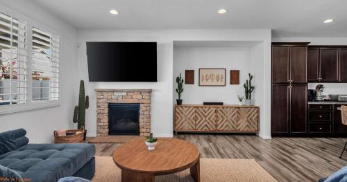 Indio House | Navigate Stays Best Backyard in Indio Pool and Bar