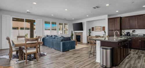 Indio House | Navigate Stays Best Backyard in Indio Pool and Bar