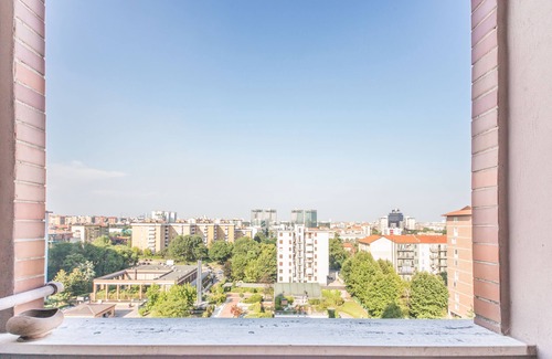 Lorenteggio House | Modern Naviglio Grande Double Apartment with Great Amenities