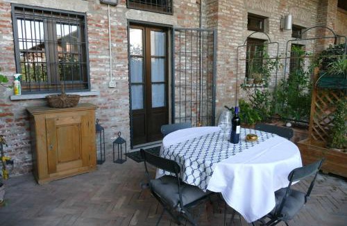 Lorenteggio Apartment | Guest Rated 10/10: Stay at Naviglio Grande In Villa Milano
