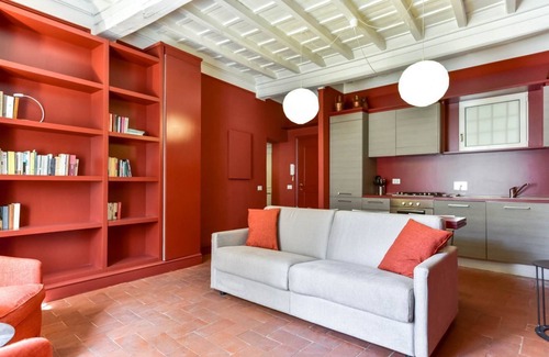 Rione VI Parione Apartment | Exceptional Navona Apartment: Pet Friendly & Spa Access
