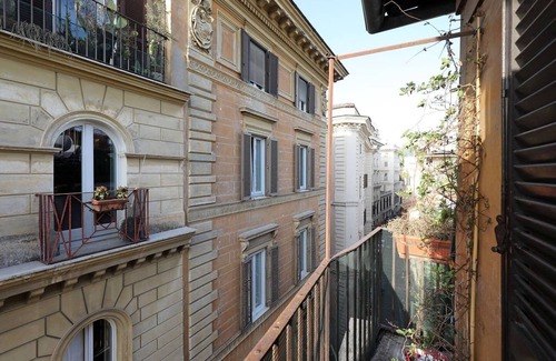Rione V Ponte House | Experience Navona Loft Terrace: Historic Gem with Amenities