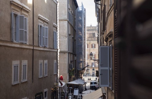 Rione VI Parione Apartment | Explore Navona Pretty Home with Pet-Friendly Amenities