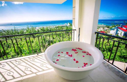 Capital Hill Villa | Relaxing Getaway at Navy Hill Resort with Pool & Hot Tub