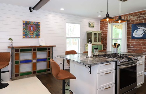Navy Point Cottage | Cozy Beachside Cottage with Ocean Views and Pool Access