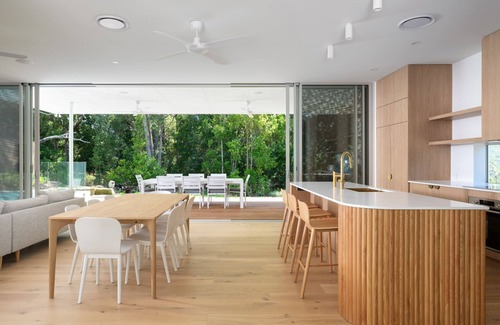 Rainbow Beach House | Experience Navy's by the Beach: Boutique Stay Steps from Ocean