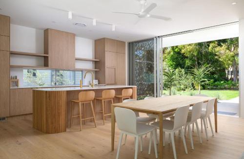 Rainbow Beach House | Navy'S By The Beach - Rainbow Shores. Pool. Walk to beach