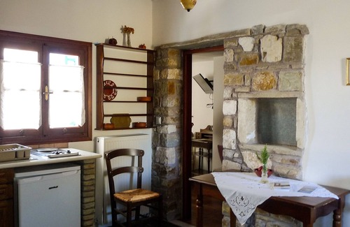 Eggares Apartment | Idyllic Naxos Agrotouristic Studio with Ocean View Pool
